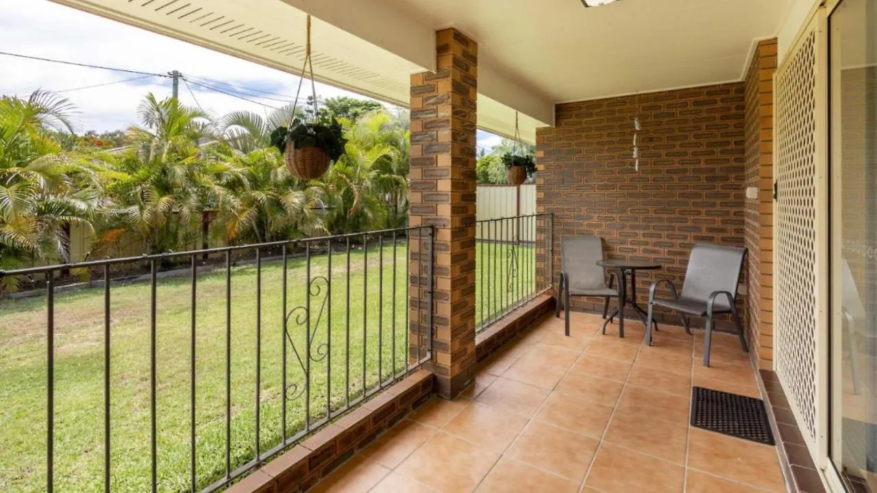 Ferienhaus Comfortable Lowset Family Home Only Minutes From The Water! Tarooki St, Bellara Australien
