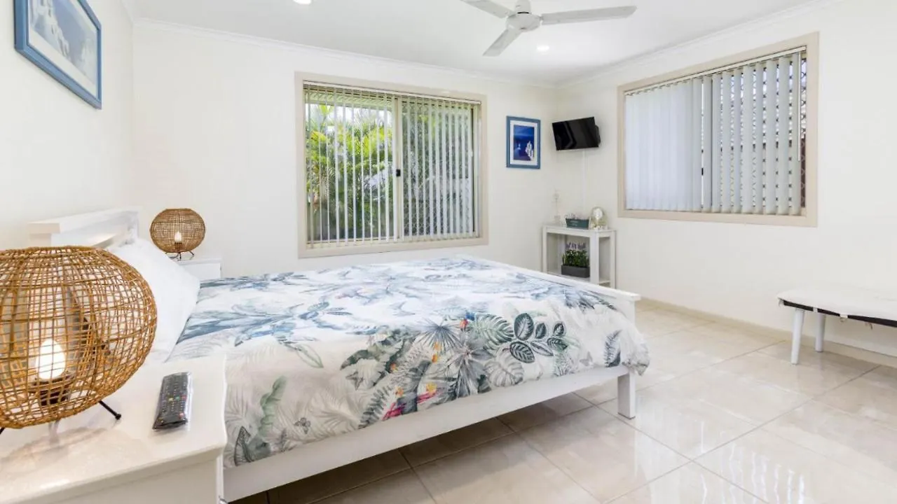 Comfortable Lowset Family Home Only Minutes From The Water! Tarooki St, Bellara